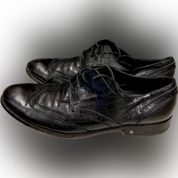 BUGATCHI Black Wingtip Oxford High end leather men’s shoes.  Very Nice. - Picture 2 of 6